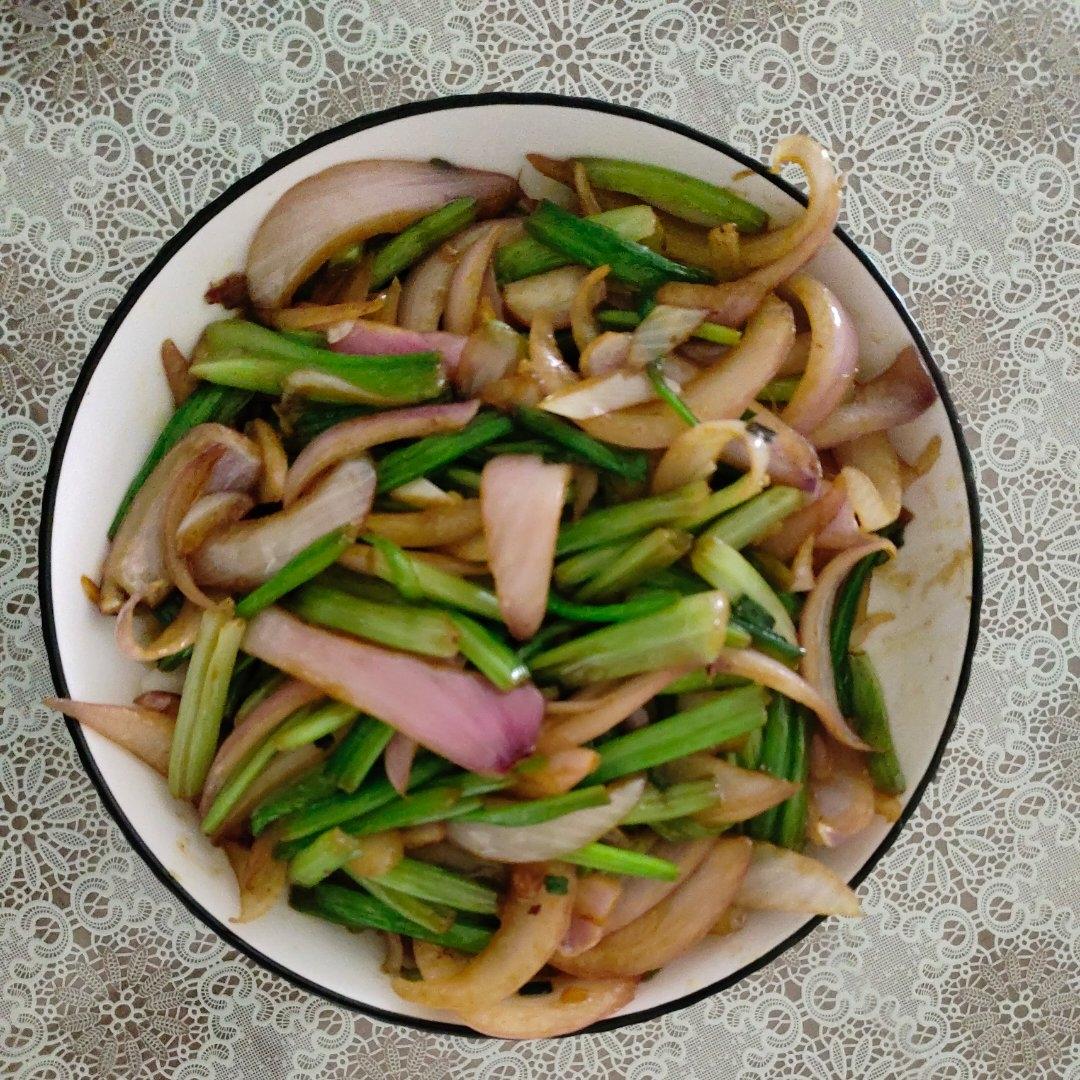 简单快手家常菜——洋葱芹菜炒肉