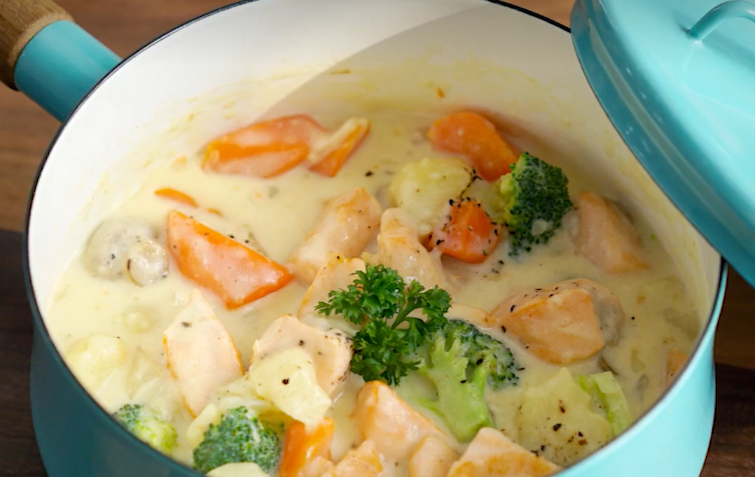 奶油炖菜佐大蒜面包（三文鱼版）