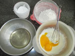 无油酸奶蛋糕6寸（2蛋）的做法 步骤1