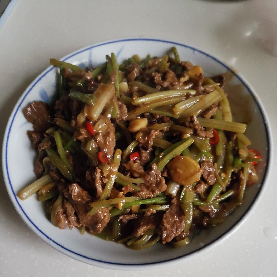 超下饭的芹菜炒牛肉