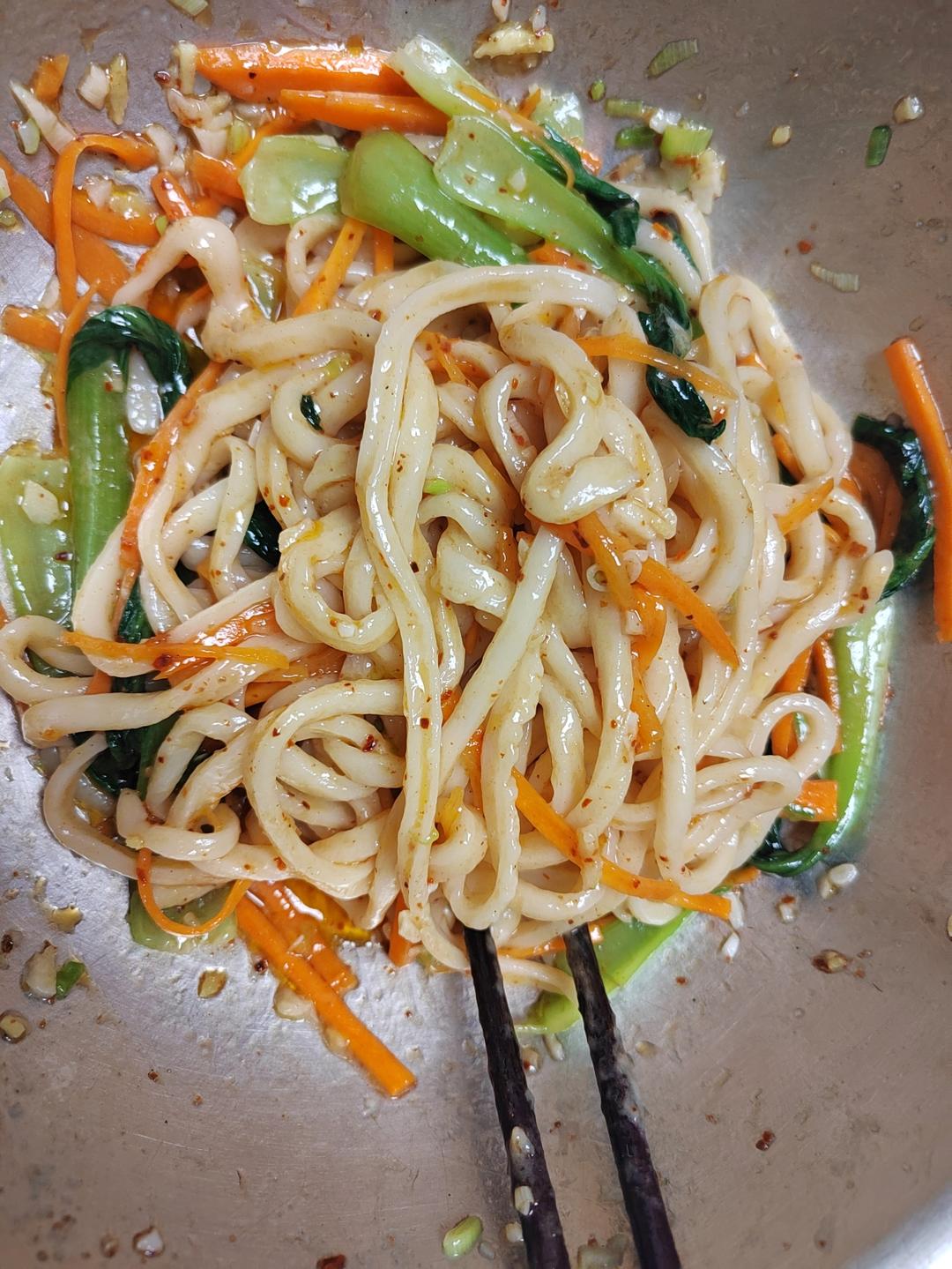 油泼拉条子的香  西北孩子最知道