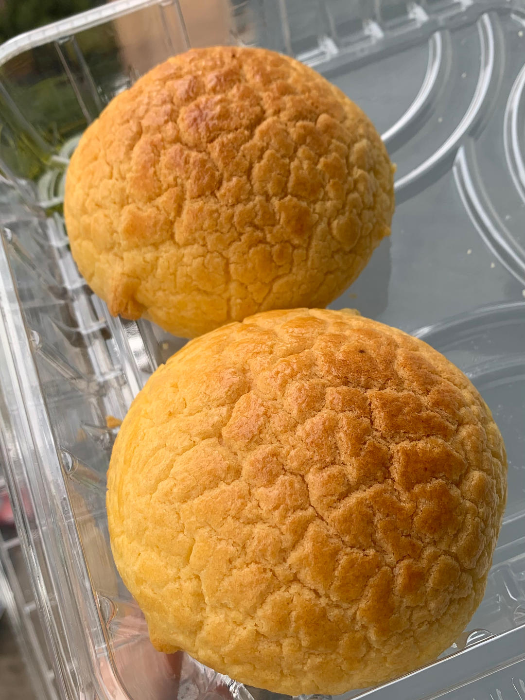 做100款面包の12：在家开茶餐厅!港式菠萝包 –不划格子自然裂开的香酥脆皮！菠萝油/酥皮包