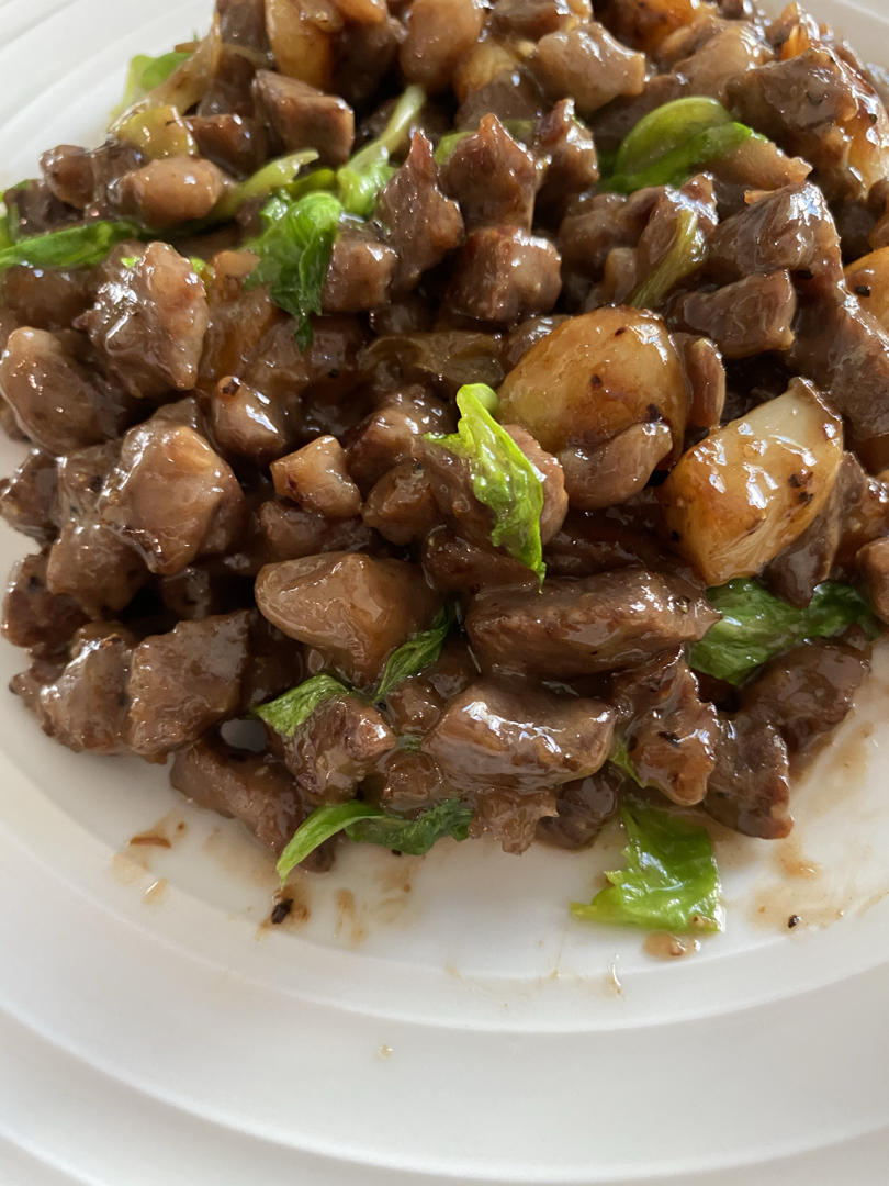 听起来就很好吃的黑椒蒜子牛肉粒