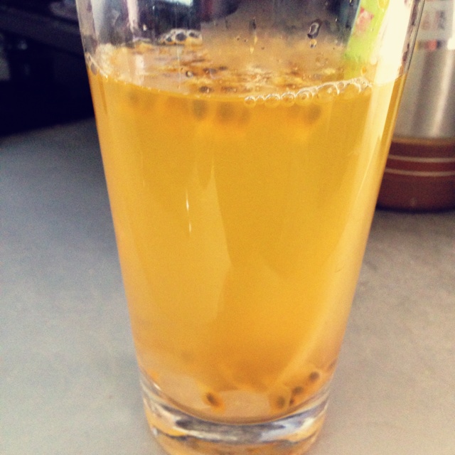 百香果的朴素吃法（百香果汁）