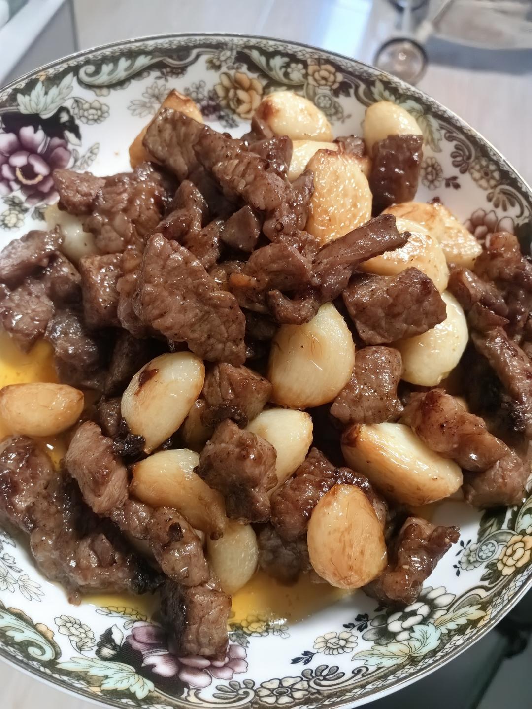 好吃到舔盘的蒜香黑椒牛肉粒