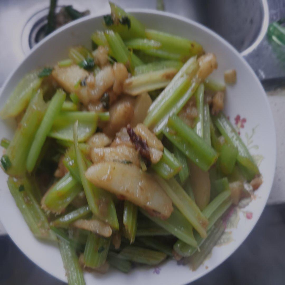芹菜炒土豆条