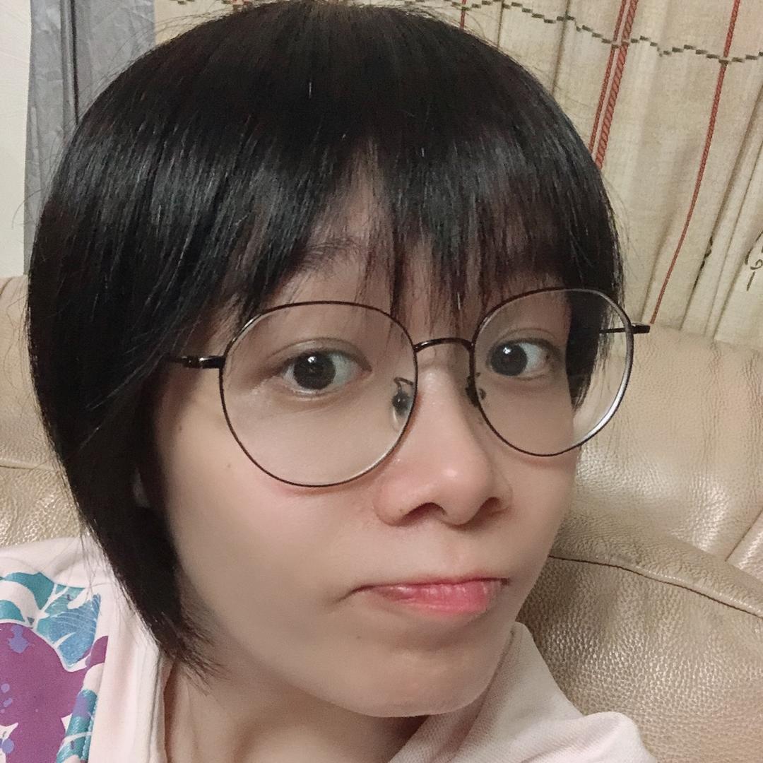 四眼妹_瑩YING