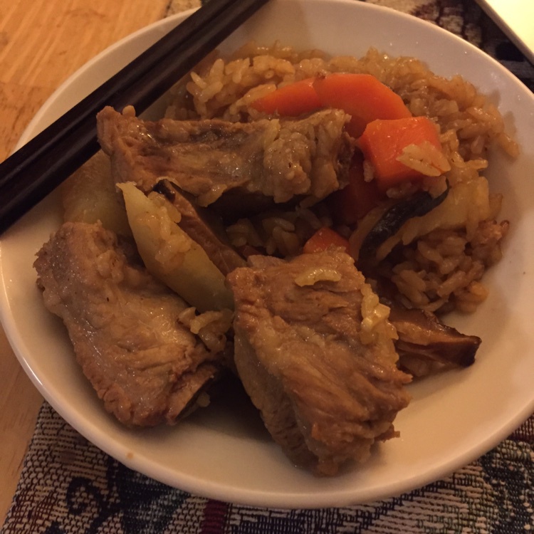喷香排骨焖饭（爆好吃）