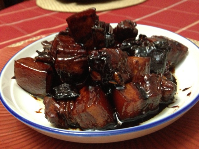 吃着碗里望着锅里的红烧肉