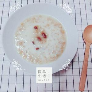 燕麦米枸杞牛奶粥的做法 步骤3