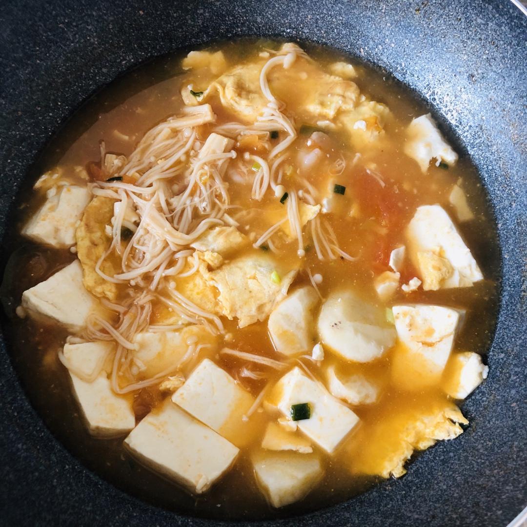西红柿菌菇豆腐汤