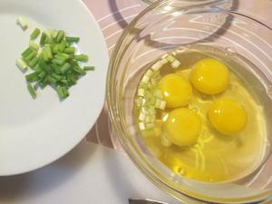营养、健康、易做的番茄炒蛋（适合家有小朋友的，非常好下饭）的做法 步骤3