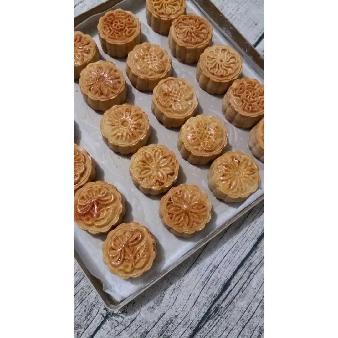 广式月饼—蛋黄莲蓉月饼