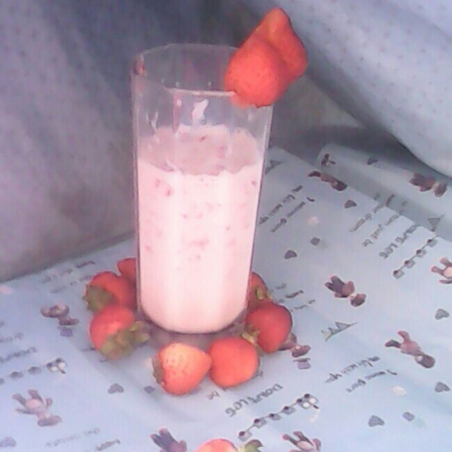 草莓奶的做法