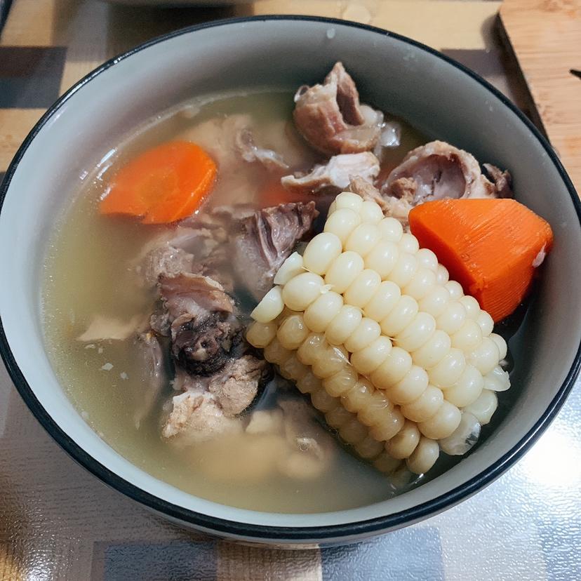 胡萝卜玉米排骨汤