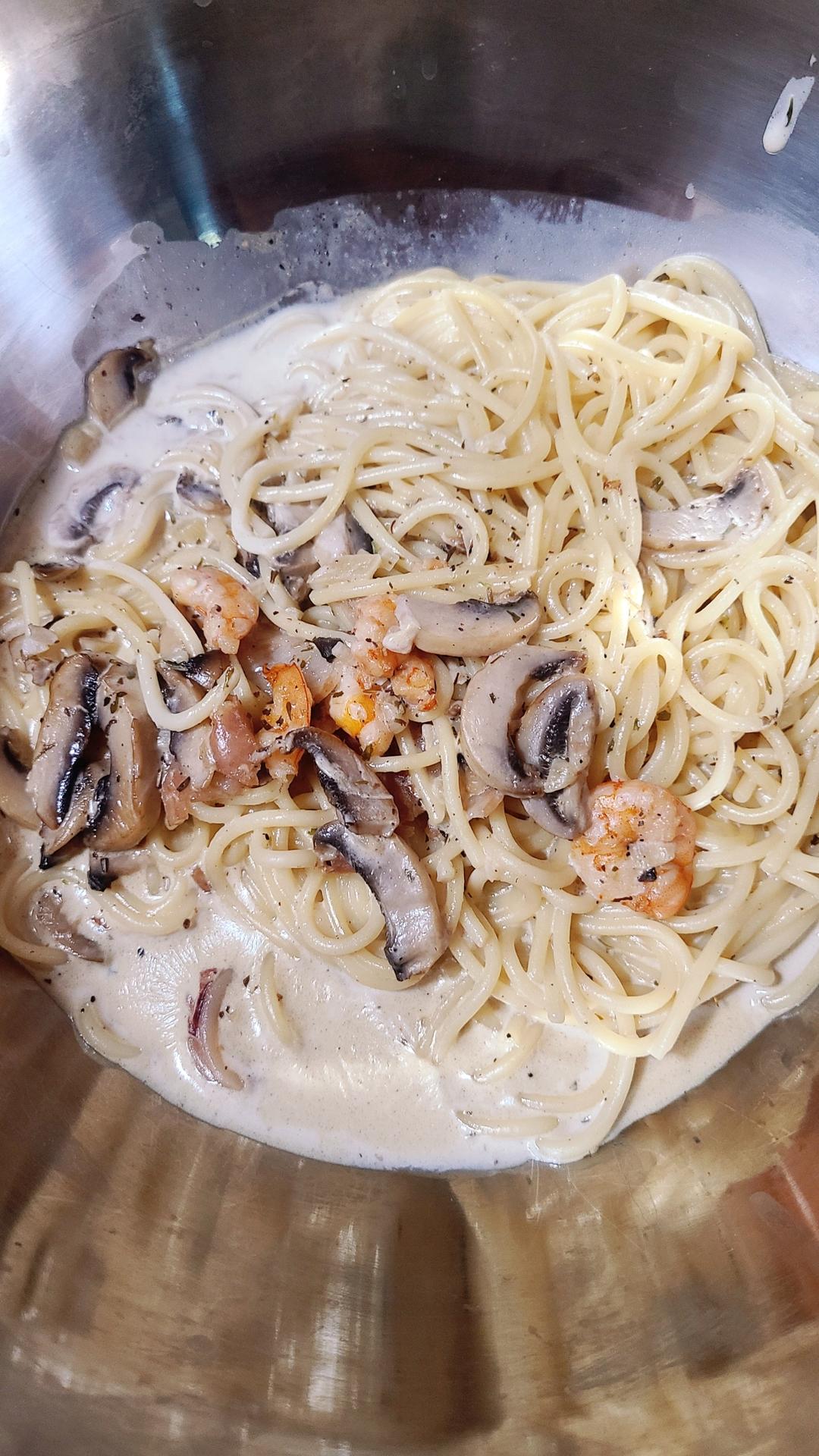 白蘑菇奶油培根意面