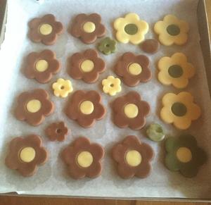 双色花朵饼干的做法 步骤12