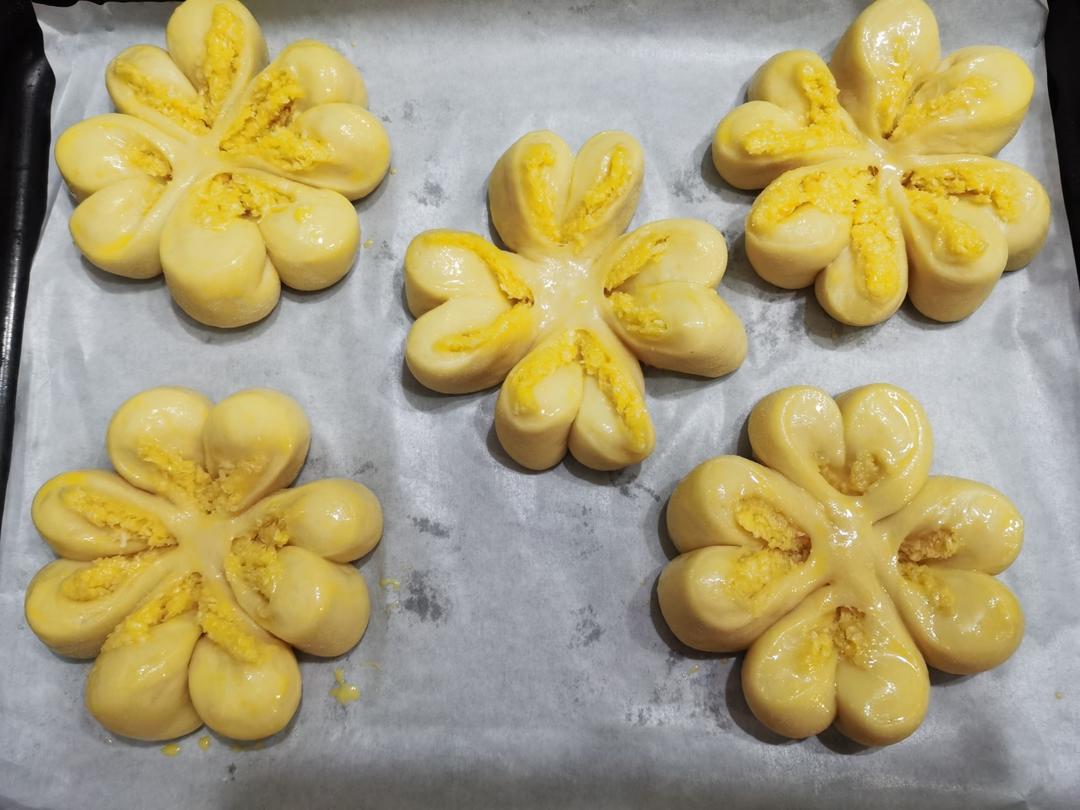 幸运四叶草椰蓉面包|每一瓣都是爱你的形状|香甜小面包