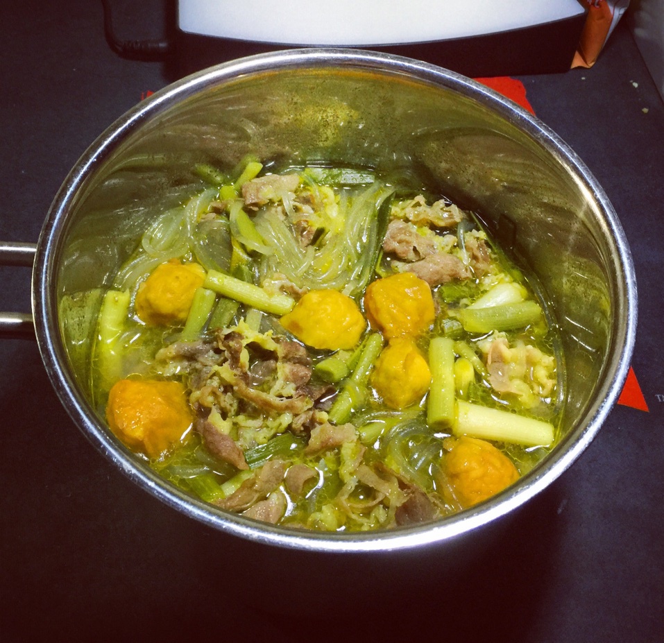 咖喱牛肉贡丸粉丝汤