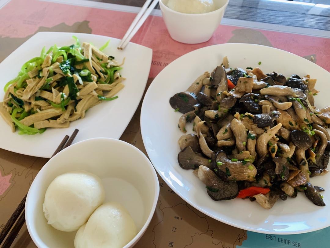 鸡腿菇炒肉