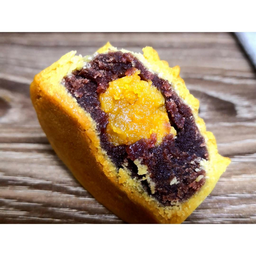 广式月饼－－蛋黄豆沙月饼