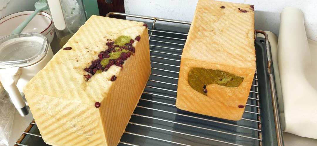 抹茶蜜豆双色吐司