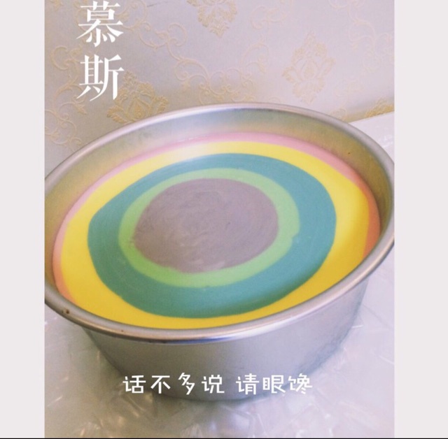 彩虹慕斯蛋糕