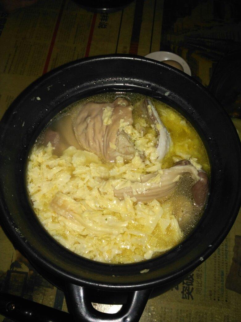 银杏腐竹煲猪肚汤