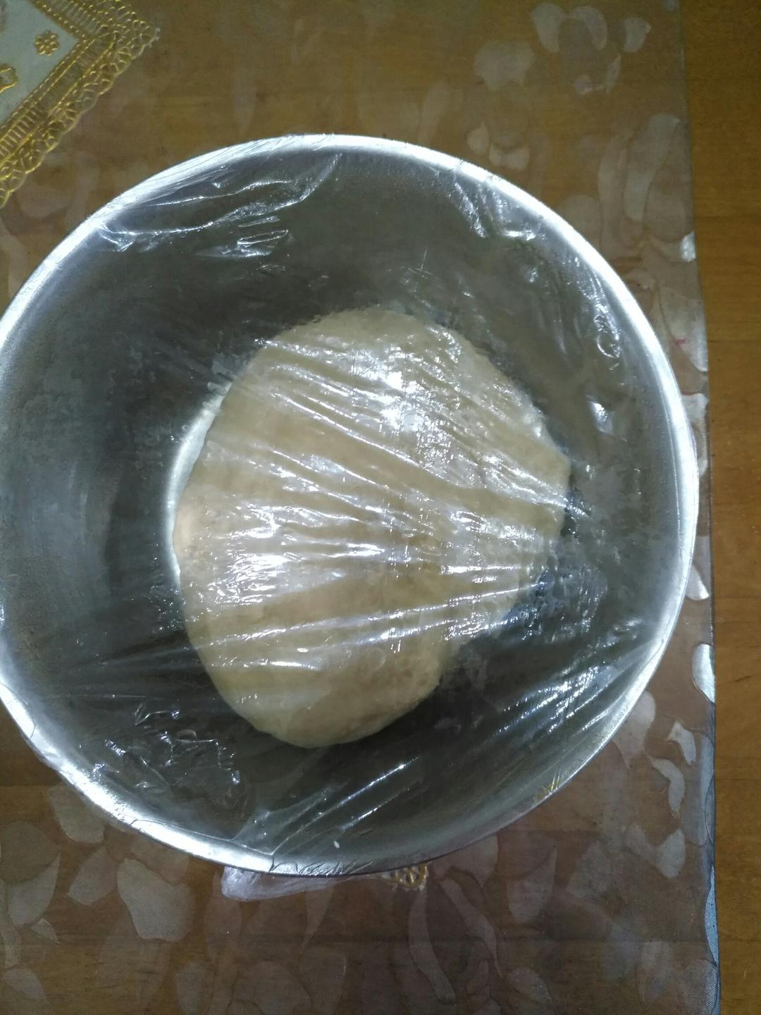 不用揉也可以出膜，神一样方子。
  火腿面包，超软