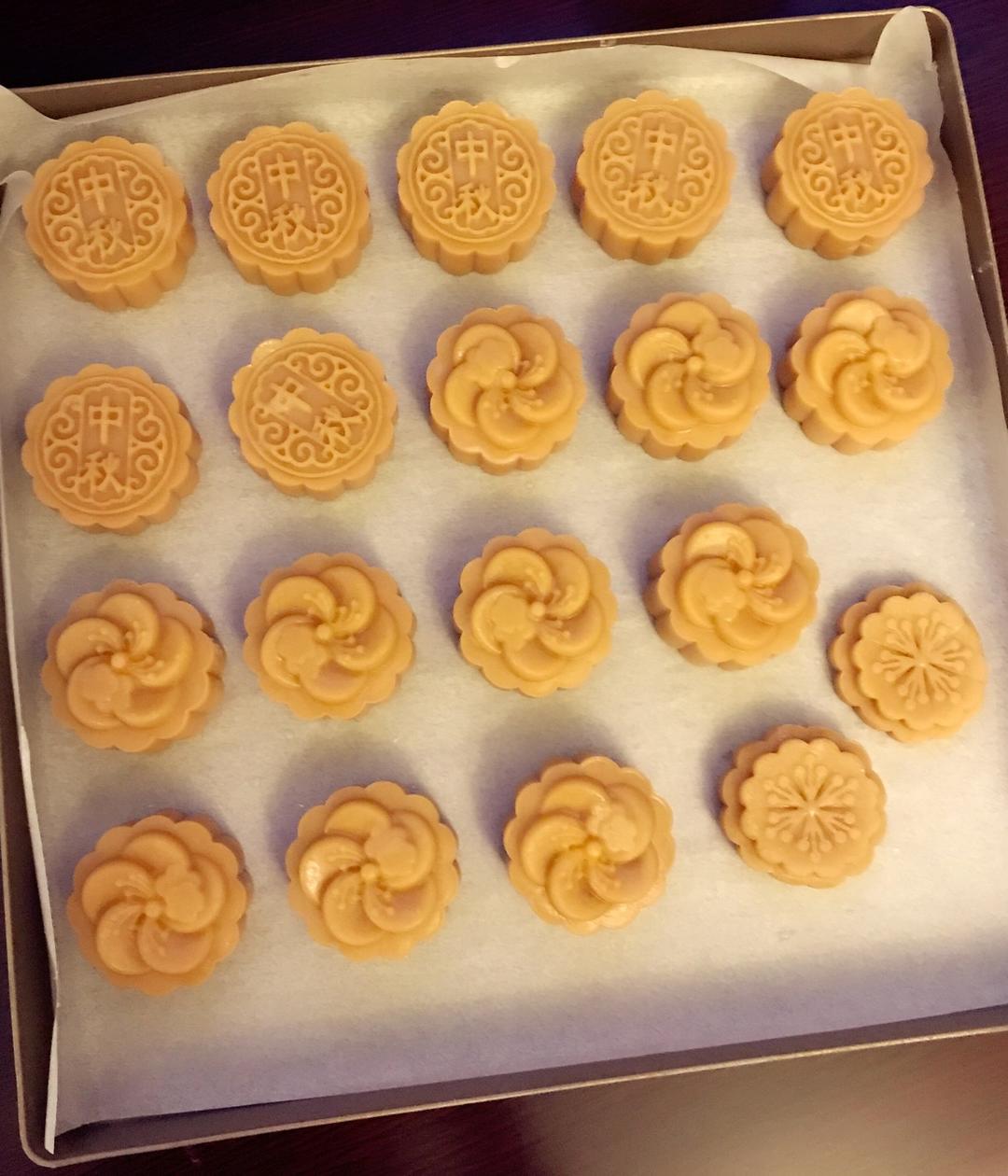 广式月饼—蛋黄莲蓉月饼