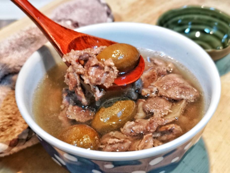 青橄榄煲瘦肉汤的做法