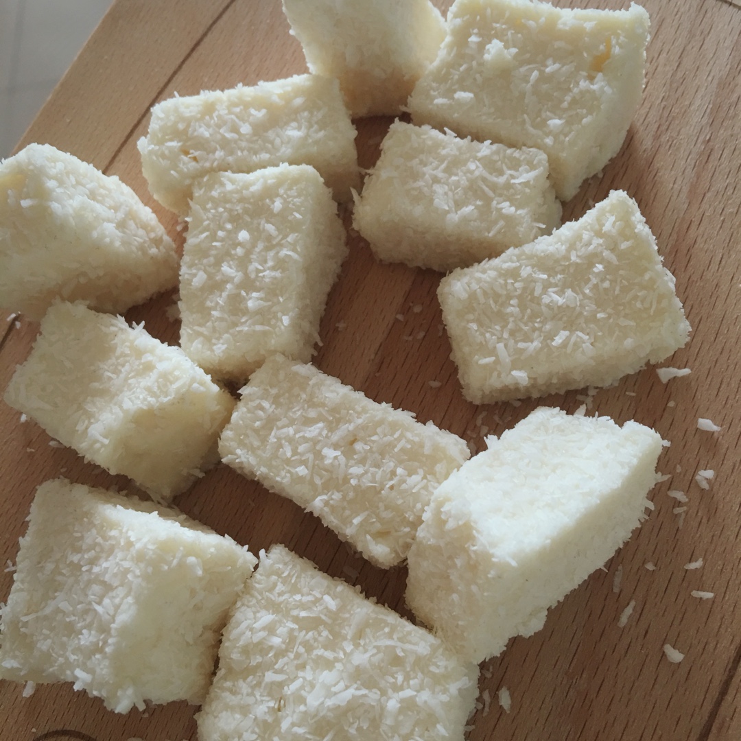 椰丝牛奶小方糕