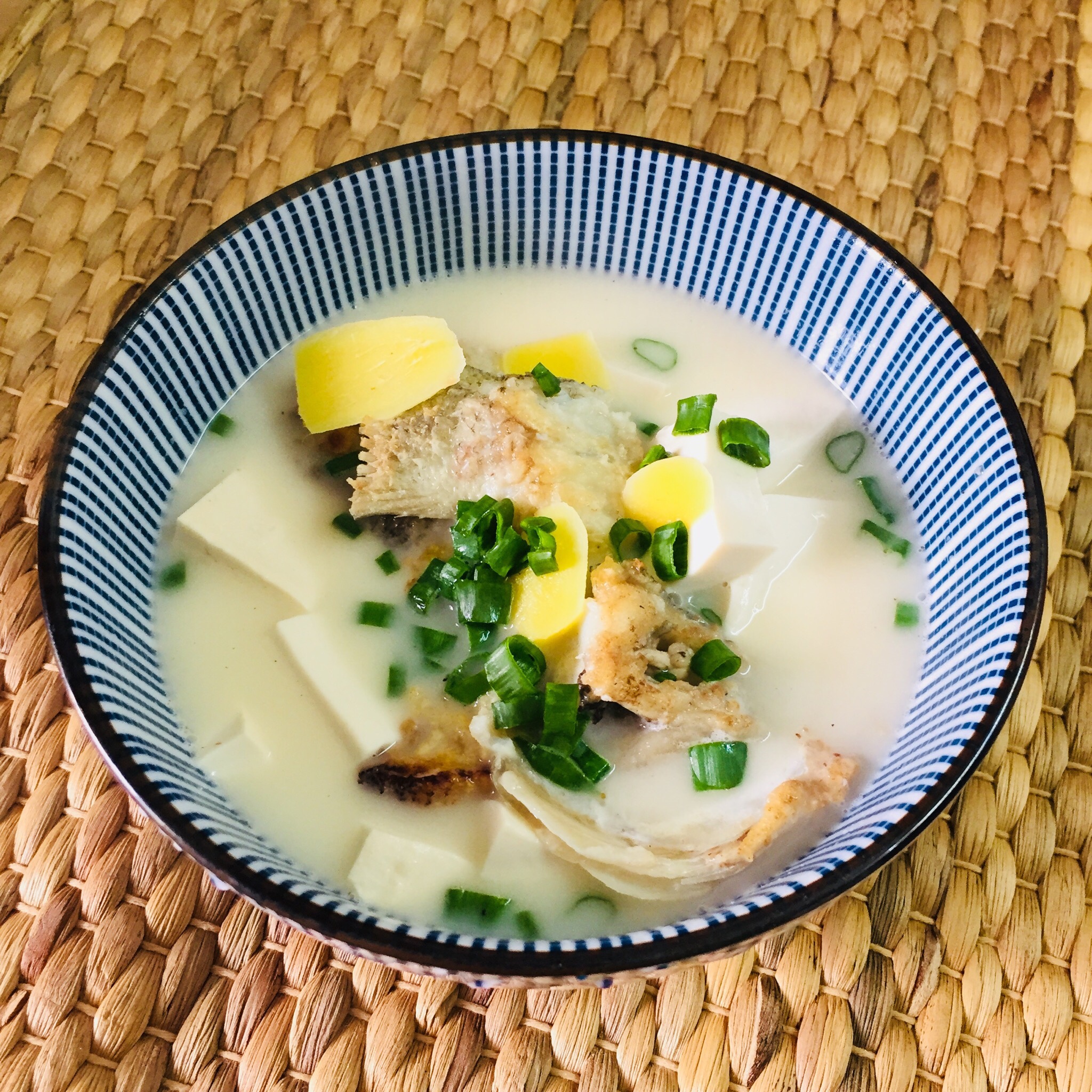 奶白豆腐鱼汤的做法