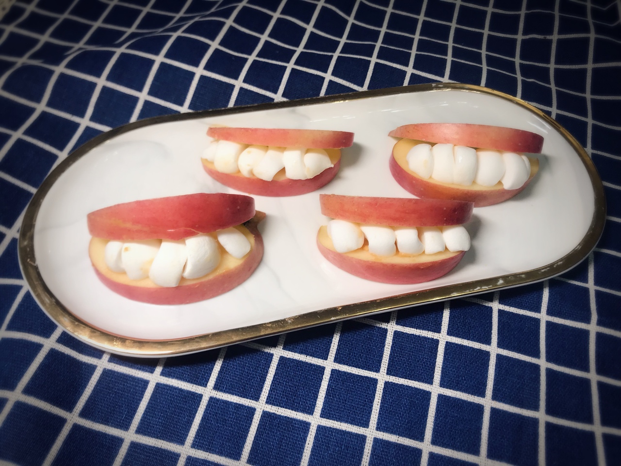 万圣节小吃DIY 苹果红唇大牙齿