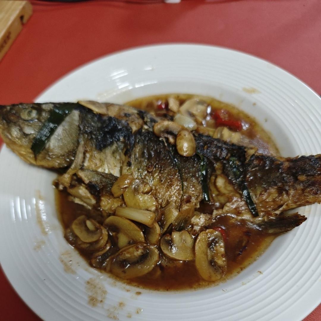 红烧鲫鱼（鱼皮不破的技巧）