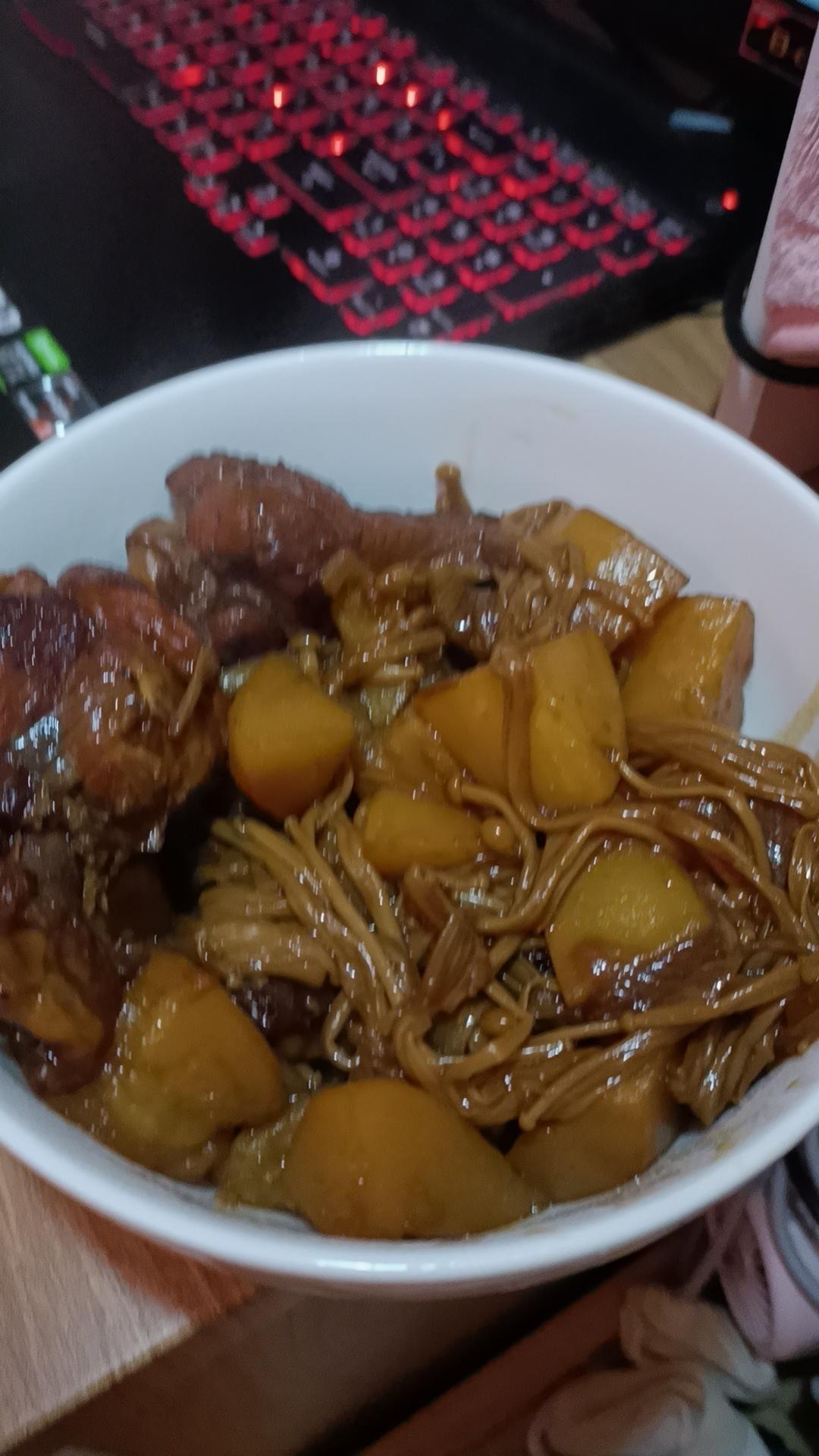 土豆炖小鸡腿