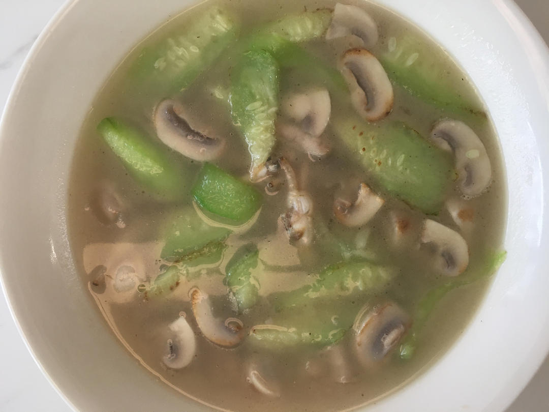 丝瓜烧蛏子(鲜掉眉毛)