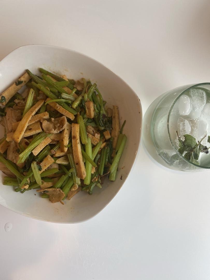 『涵食』简单快手 超下饭的 芹菜香干