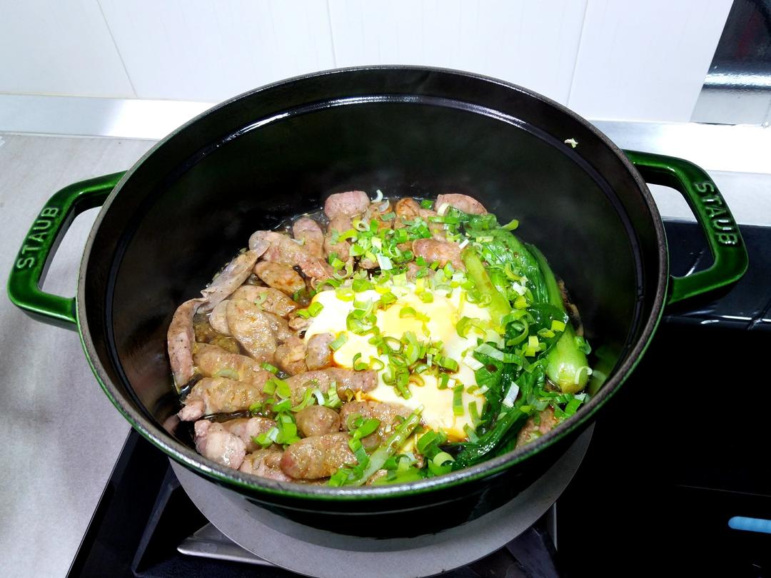铸铁锅腊肠煲仔饭