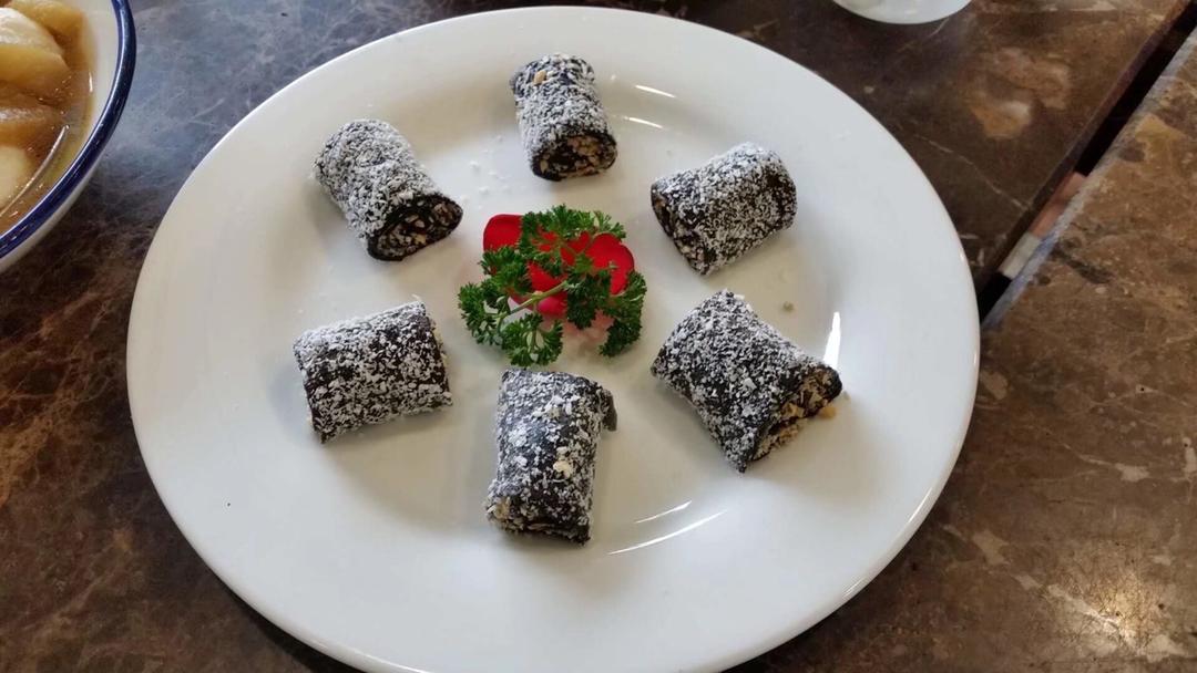 鲜花和美食装扮的生活