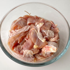 炸鸡控必看～酥脆可口‼️脆皮无骨炸鸡🍗的做法 步骤1