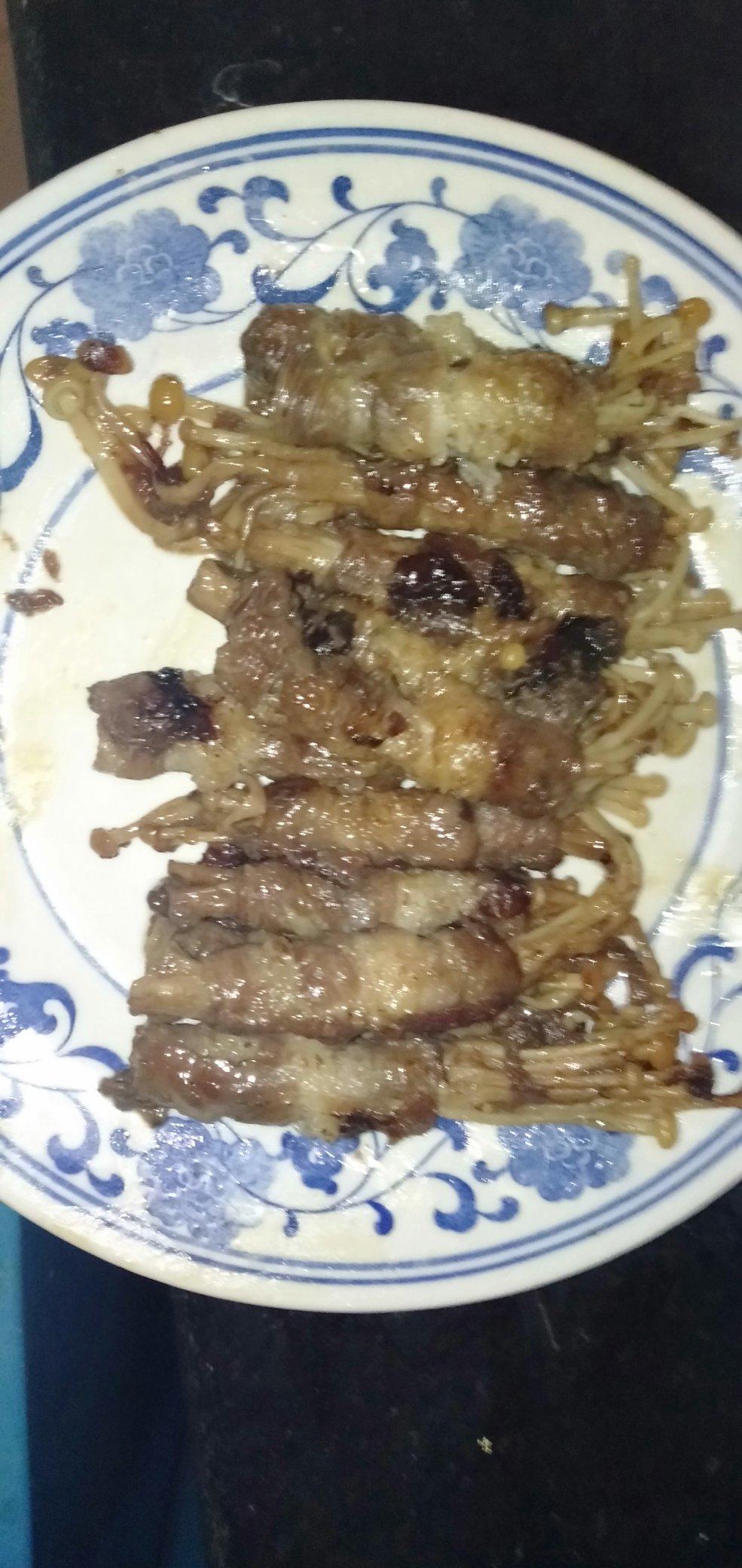 香气四溢的肥牛金针菇卷