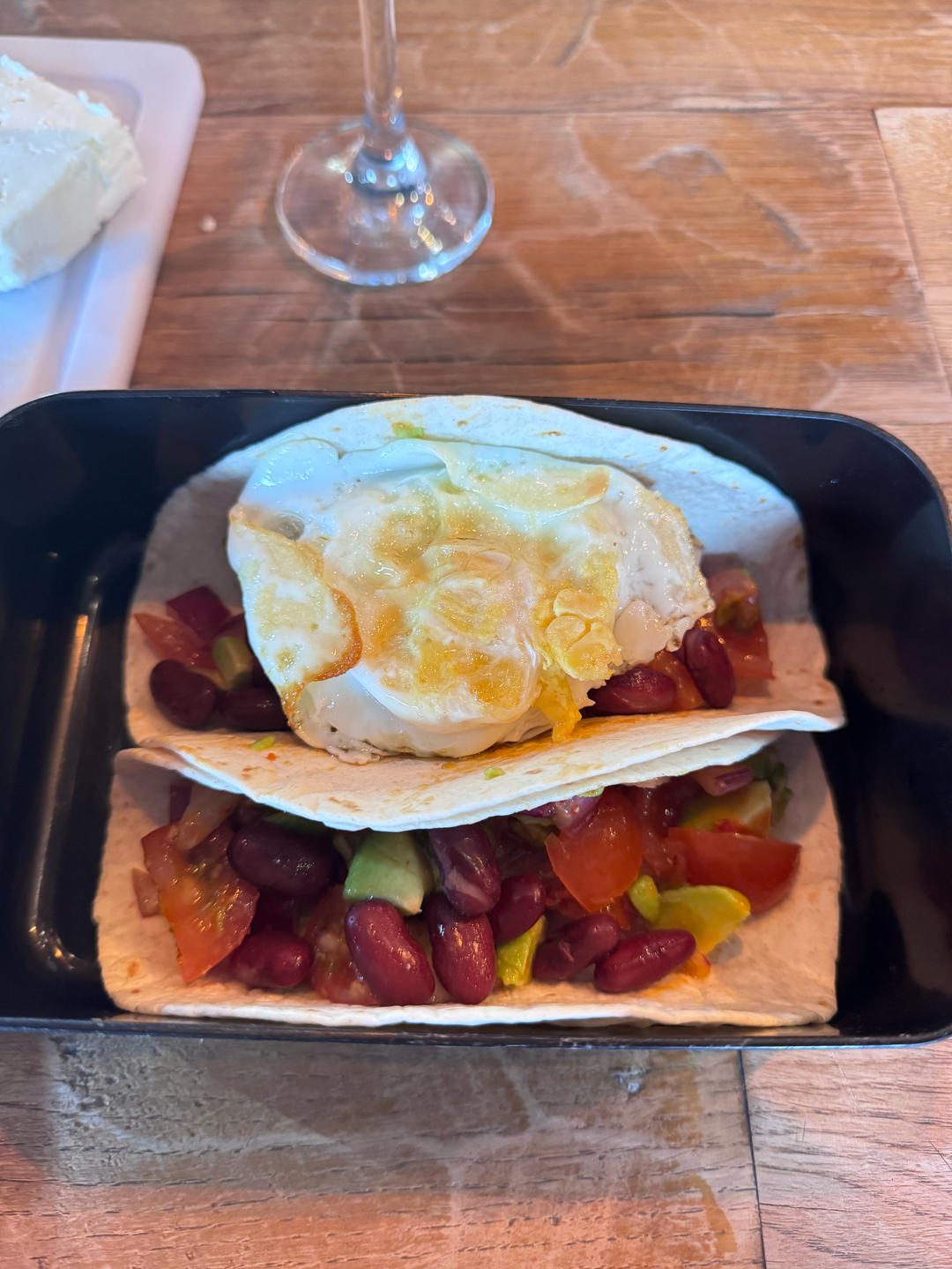 墨西哥国宝级brunch：Huevos Rancheros（附超简易万用salsa酱）的做法 步骤1
