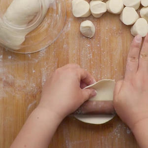 如何制作饺子皮的做法 步骤5