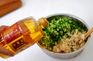 韭菜鲜肉饺子-胡姬花古法小榨花生油的做法 步骤4