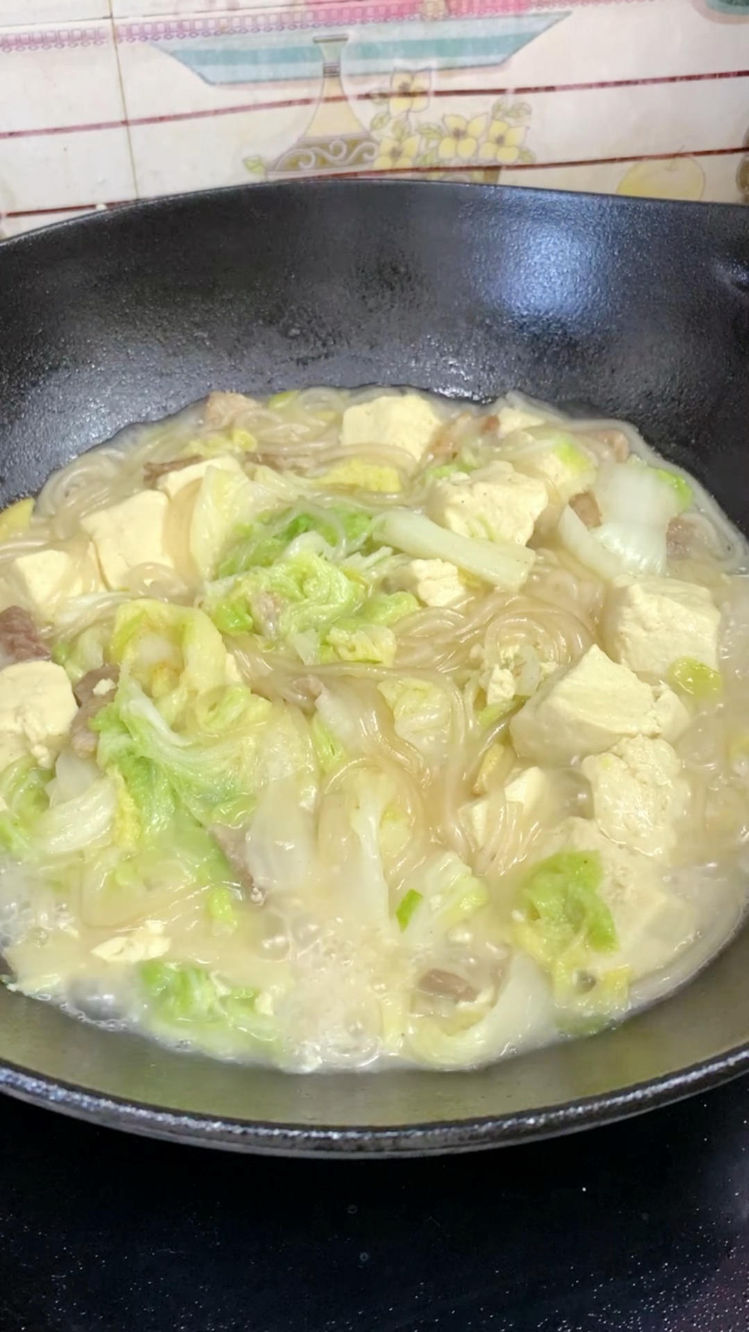 东北冬天醉受欢迎的菜，大白菜炖冻豆腐的做法