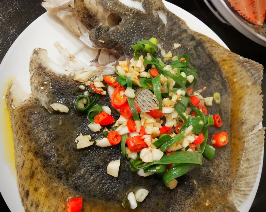 自己在家做海鲜--清蒸鲜活多宝鱼的做法