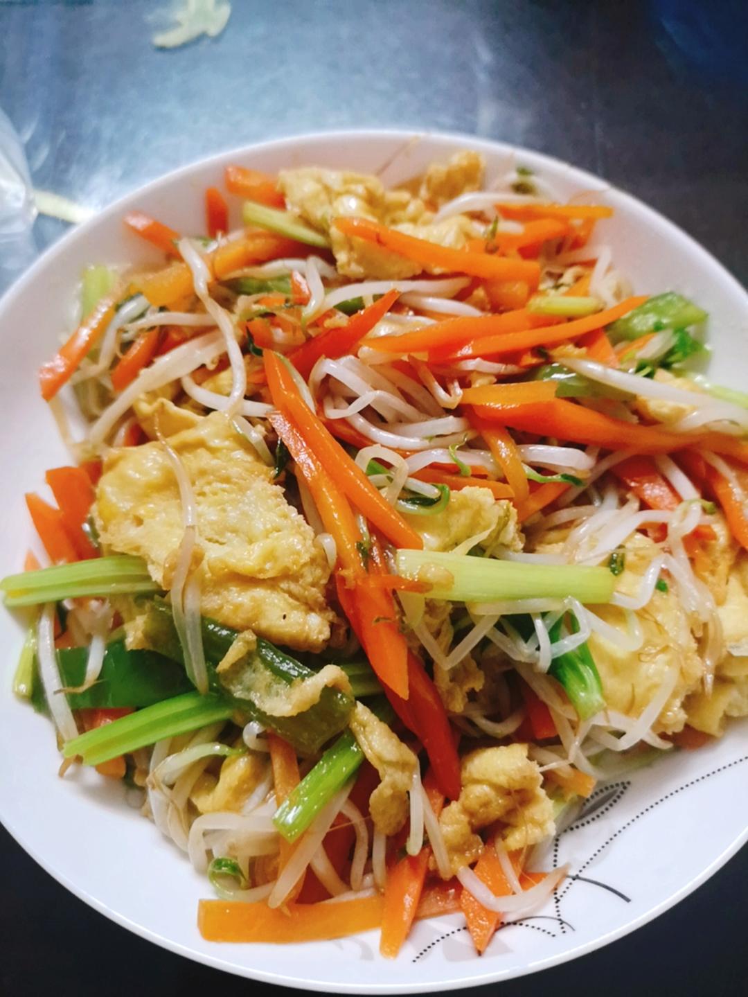鲜香爽脆炒豆芽