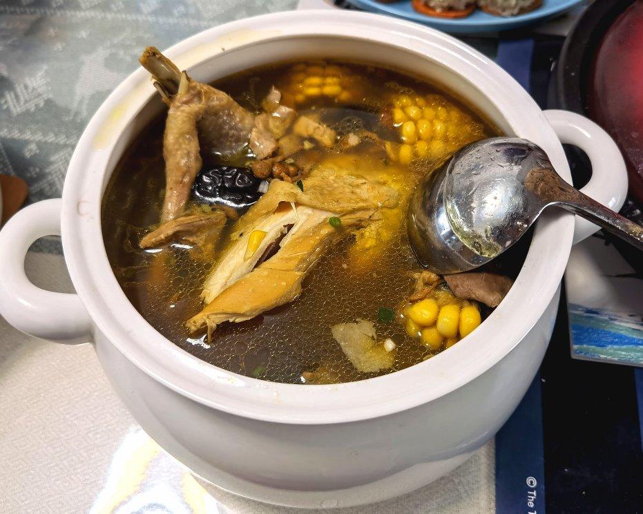 金汤花胶鸡😋 冬天就适合喝这么暖洋洋的汤啊🔥