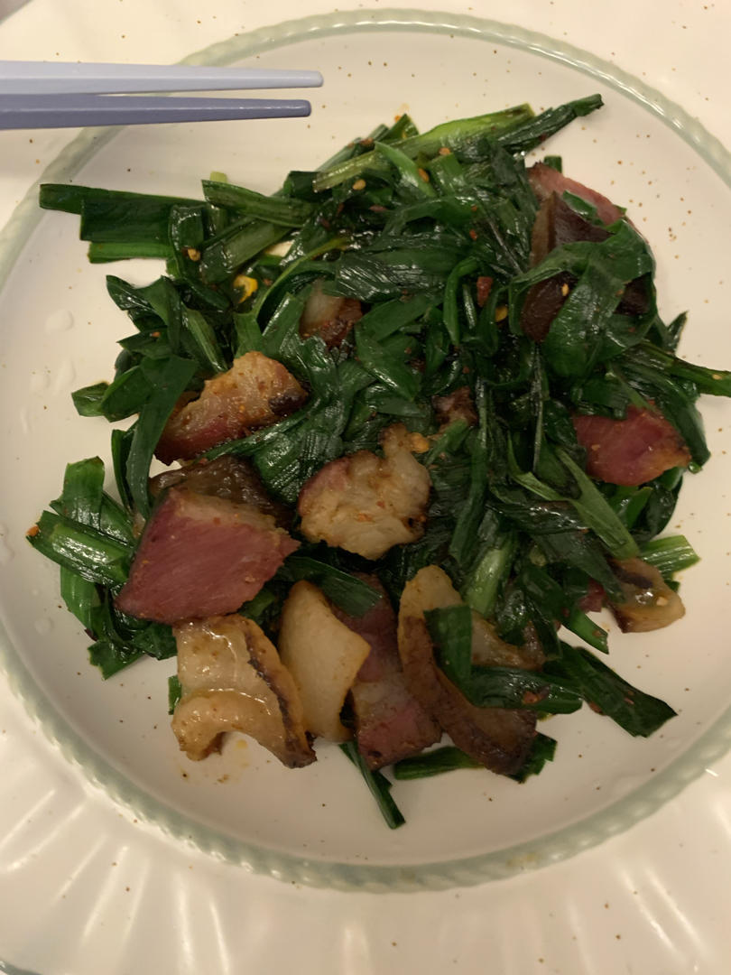 韭菜叶(野葱)炒腊肉